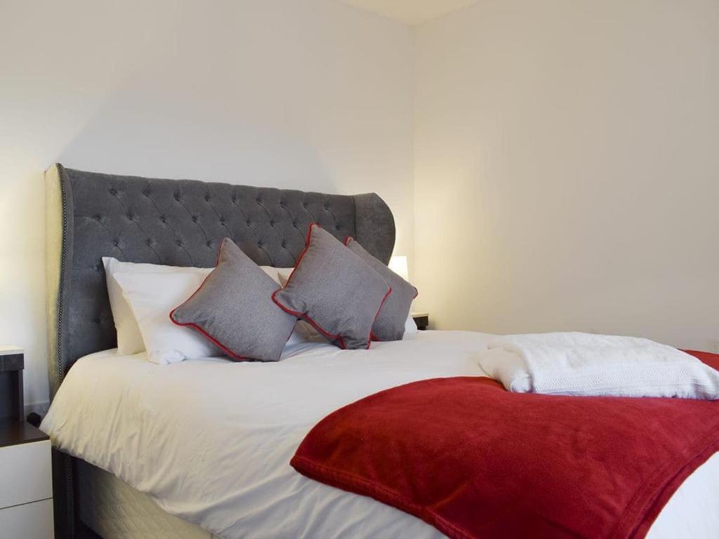 Courtyard Holiday Apartments Inverkeithing Exteriör bild