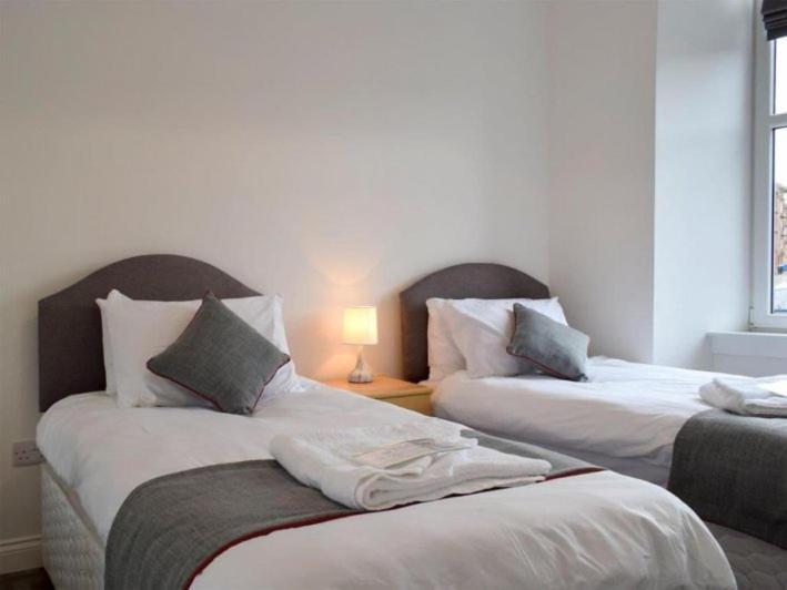 Courtyard Holiday Apartments Inverkeithing Exteriör bild