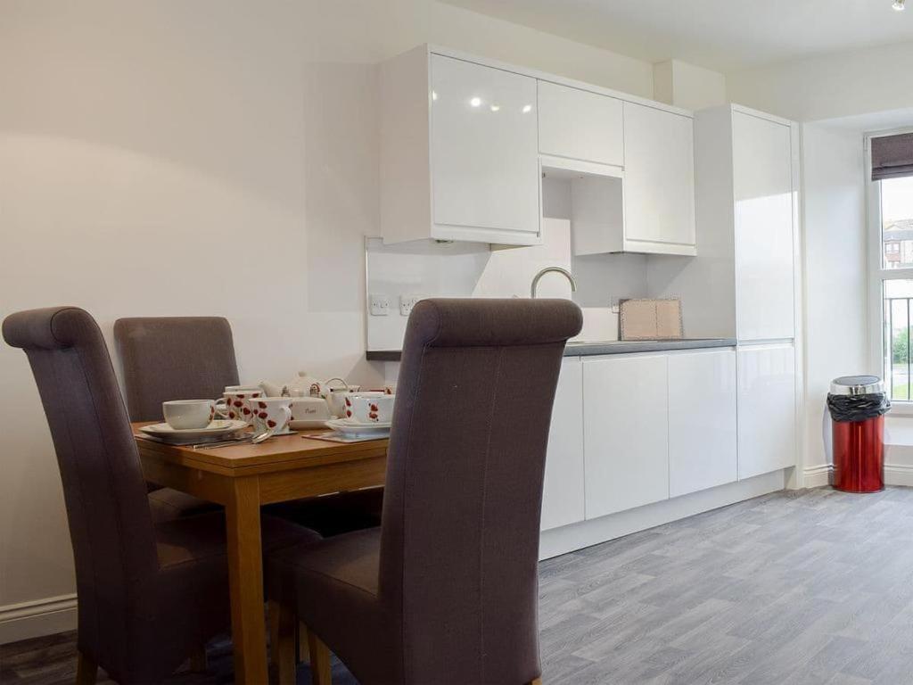 Courtyard Holiday Apartments Inverkeithing Exteriör bild