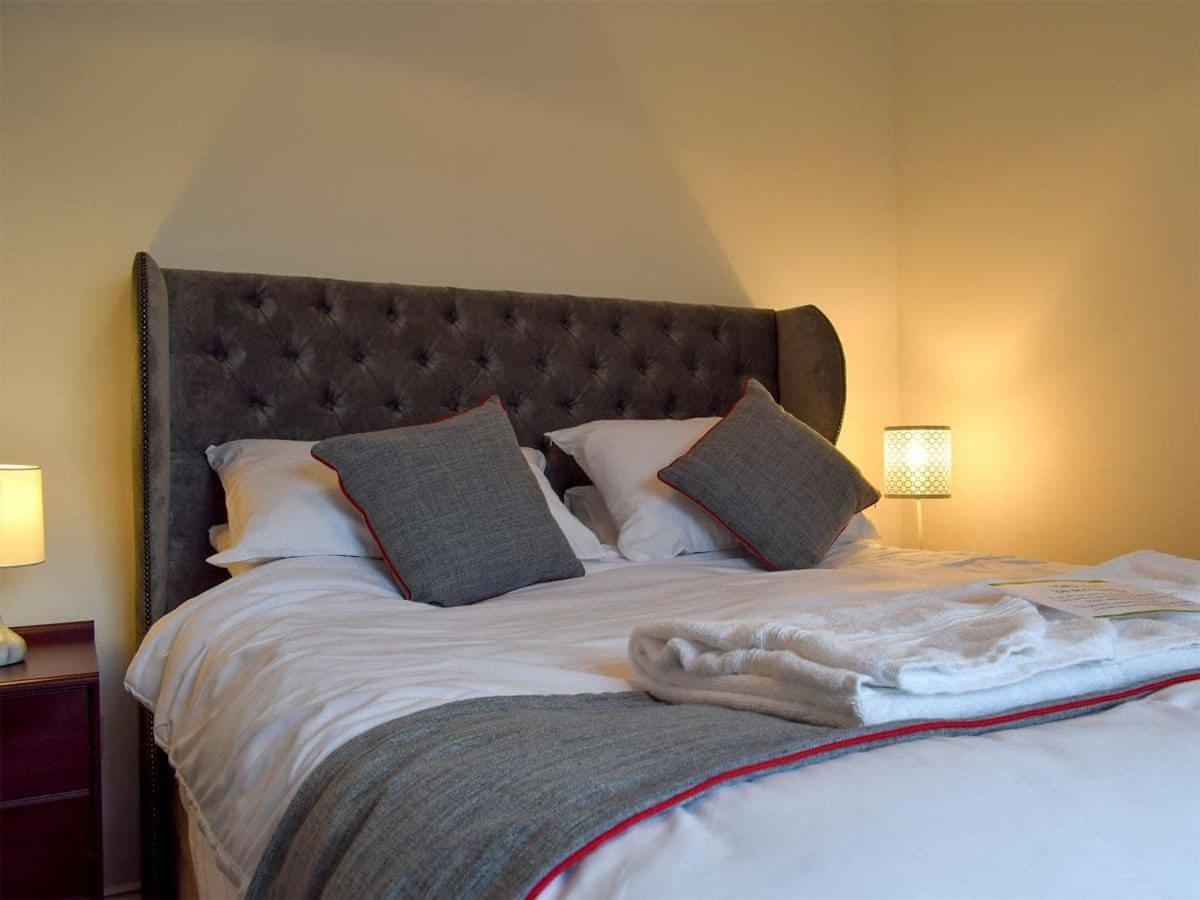 Courtyard Holiday Apartments Inverkeithing Exteriör bild